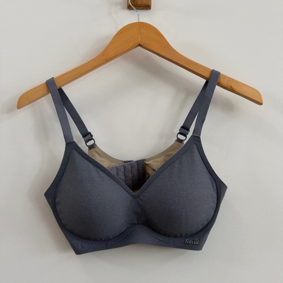 smile Other - Smile Charcoal Gray Wireless Moulded Bra – Size Large Adjustable Straps